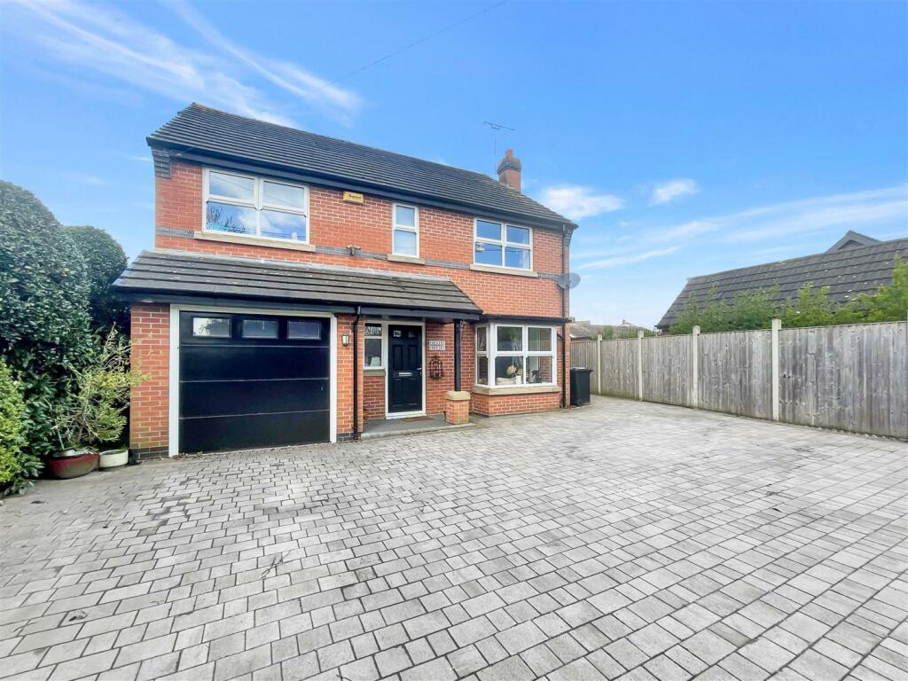 4 bedroom detached house for sale in School Lane, Sandbach, CW11