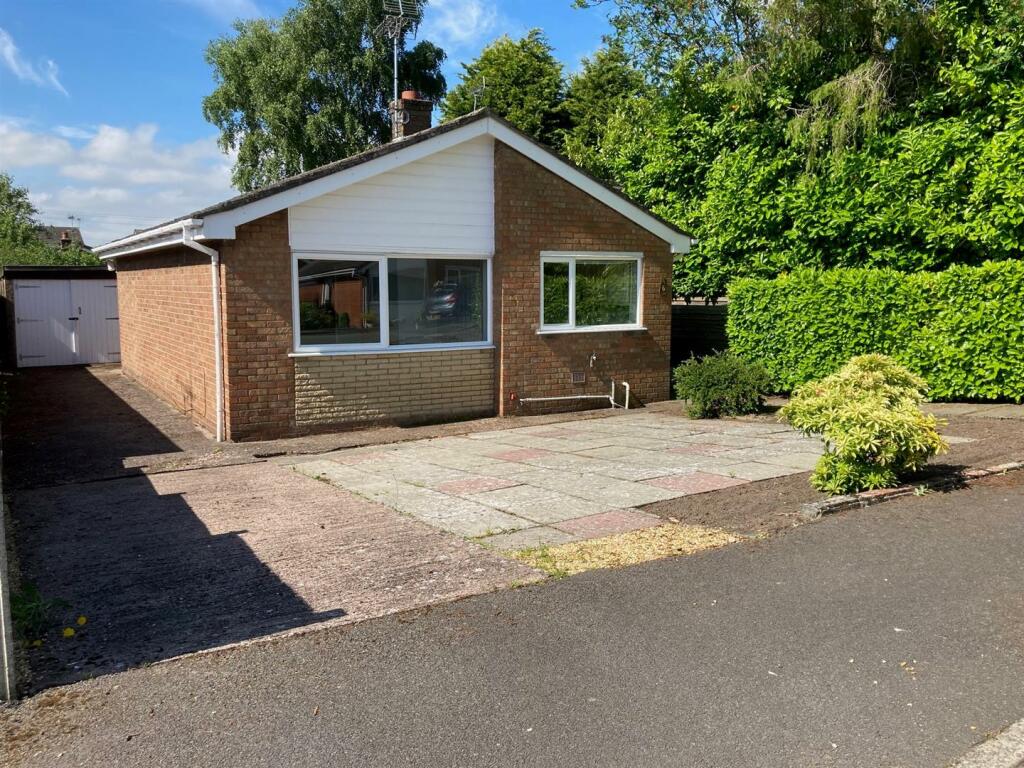 3 bedroom detached bungalow for sale in Oakwood Crescent, Sandbach, CW11