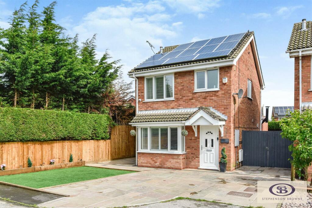 3 bedroom detached house for sale in Carrington Way, Crewe, CW1