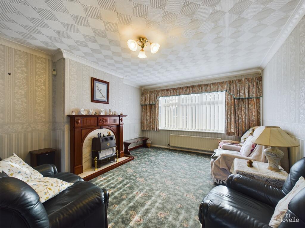 3 bedroom semidetached house for sale in Rochdale Road, Scunthorpe, DN16