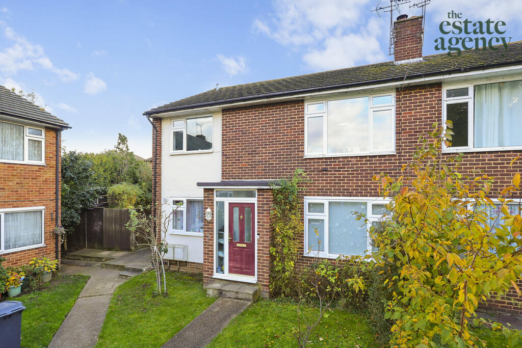 2 bedroom apartment for sale in Markfield Gardens, Chingford, E4