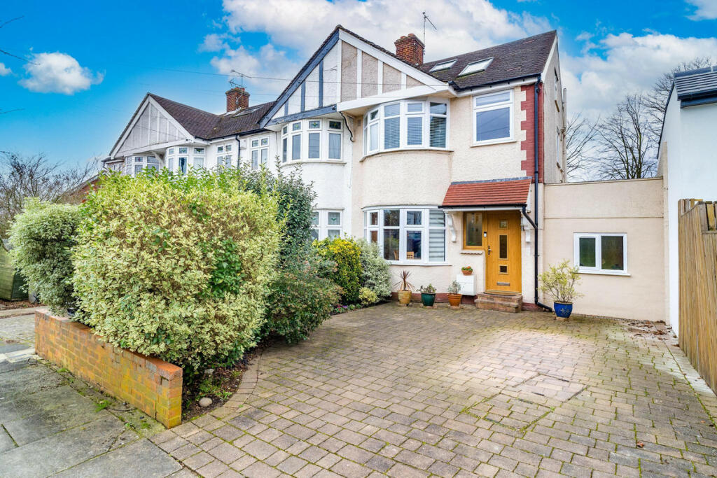 4 bedroom semidetached house for sale in Weirdale Avenue, London, N20
