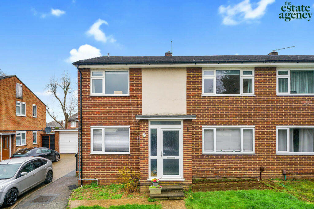 2 bedroom apartment for sale in Markfield Gardens, Chingford, E4