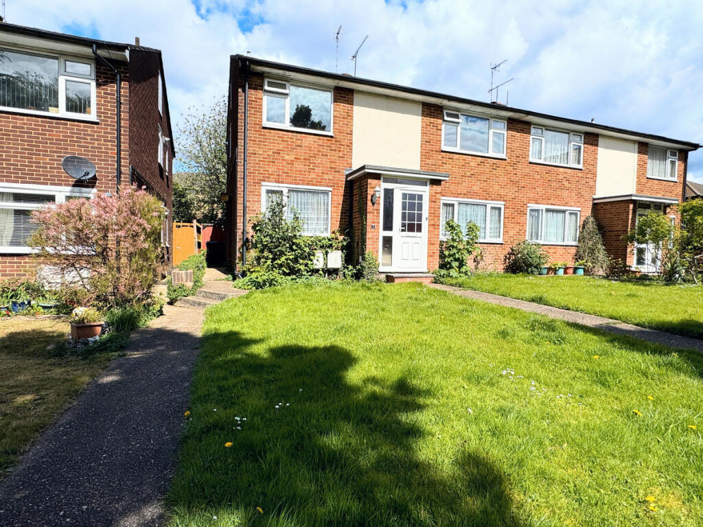 2 bedroom apartment for sale in Markfield Gardens, Chingford, E4