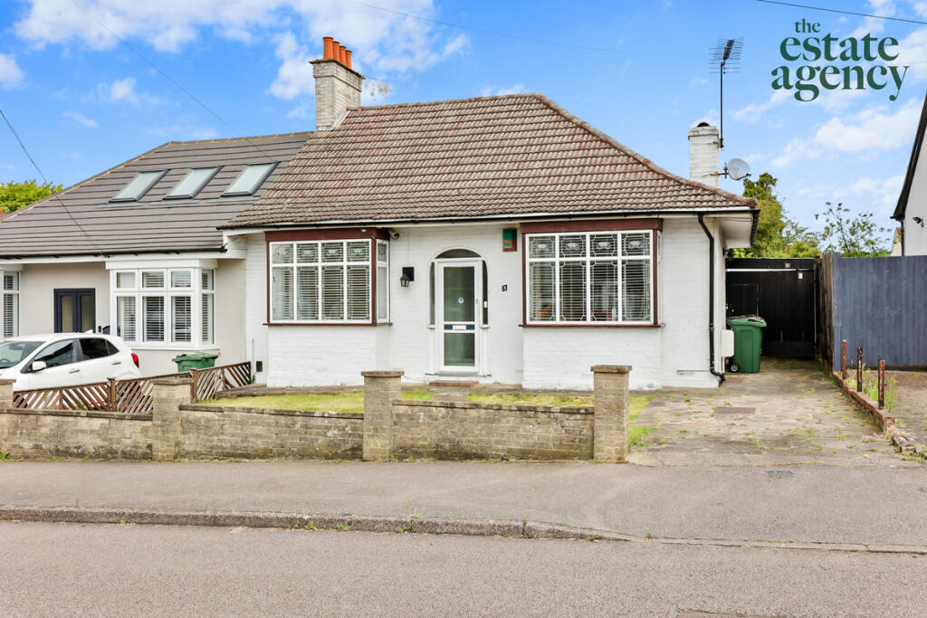 2 bedroom semi-detached bungalow for sale in South Avenue, Chingford , E4