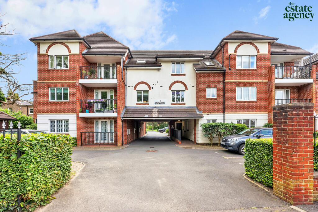 2 bedroom apartment for sale in The Ridgeway, Chingford, E4