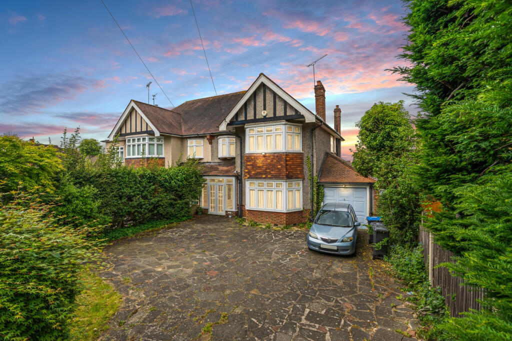 4 bedroom semidetached house for sale in Haling Park Road, South