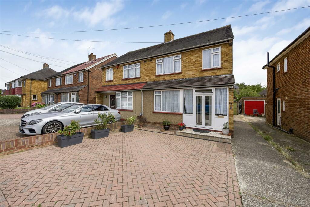 3 bedroom semidetached house for sale in Blacklands Drive, Hayes, UB4