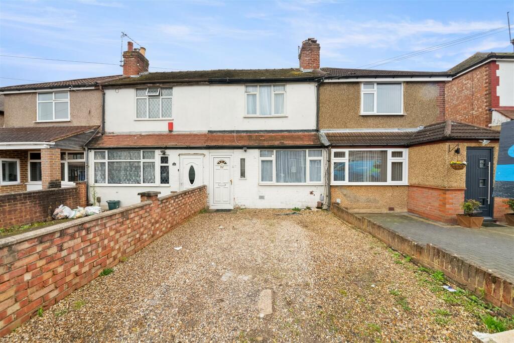 3 bedroom terraced house for sale in Woodrow Avenue, Hayes, UB4