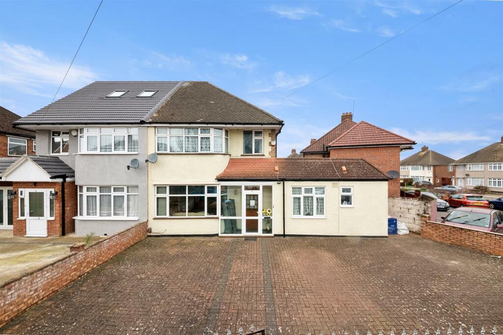 4 bedroom semidetached house for sale in Warley Road, Hayes, UB4