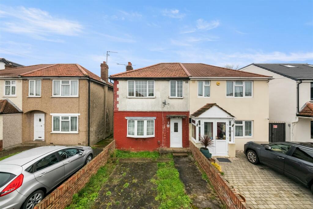 3 bedroom semidetached house for sale in Lothian Avenue, Hayes, UB4