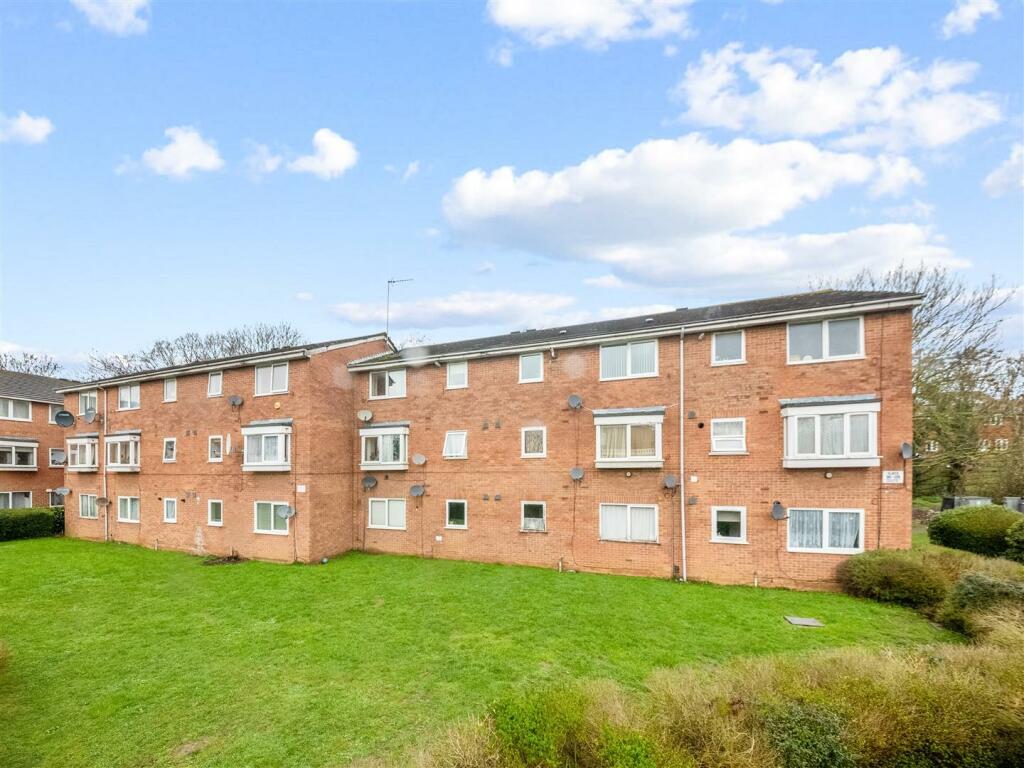 2 bedroom apartment for sale in Evergreen Way, Hayes, UB3