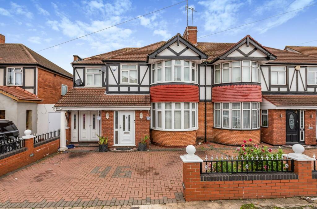 4 bedroom semidetached house for sale in Delamere Road, Hayes, UB4