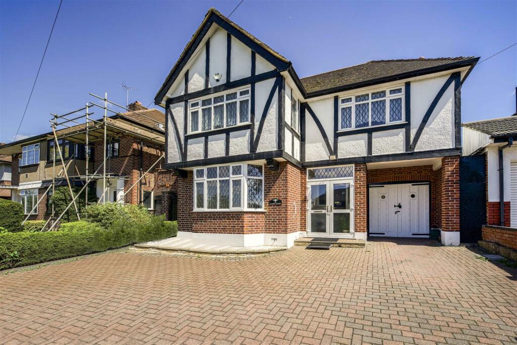 5 bedroom detached house for sale in Craneswater Park, Norwood Green, UB2