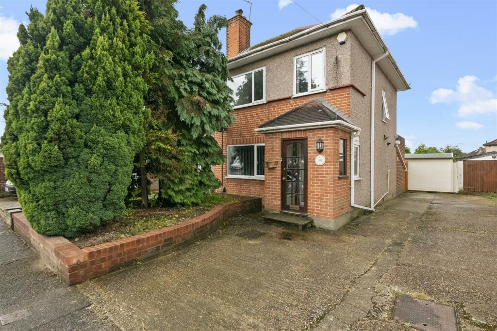 3 bedroom semidetached house for sale in Lansbury Drive, Hayes, UB4