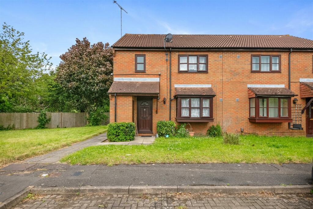 1 bedroom end of terrace house for sale in Boltons Lane, Harlington, Hayes, UB3