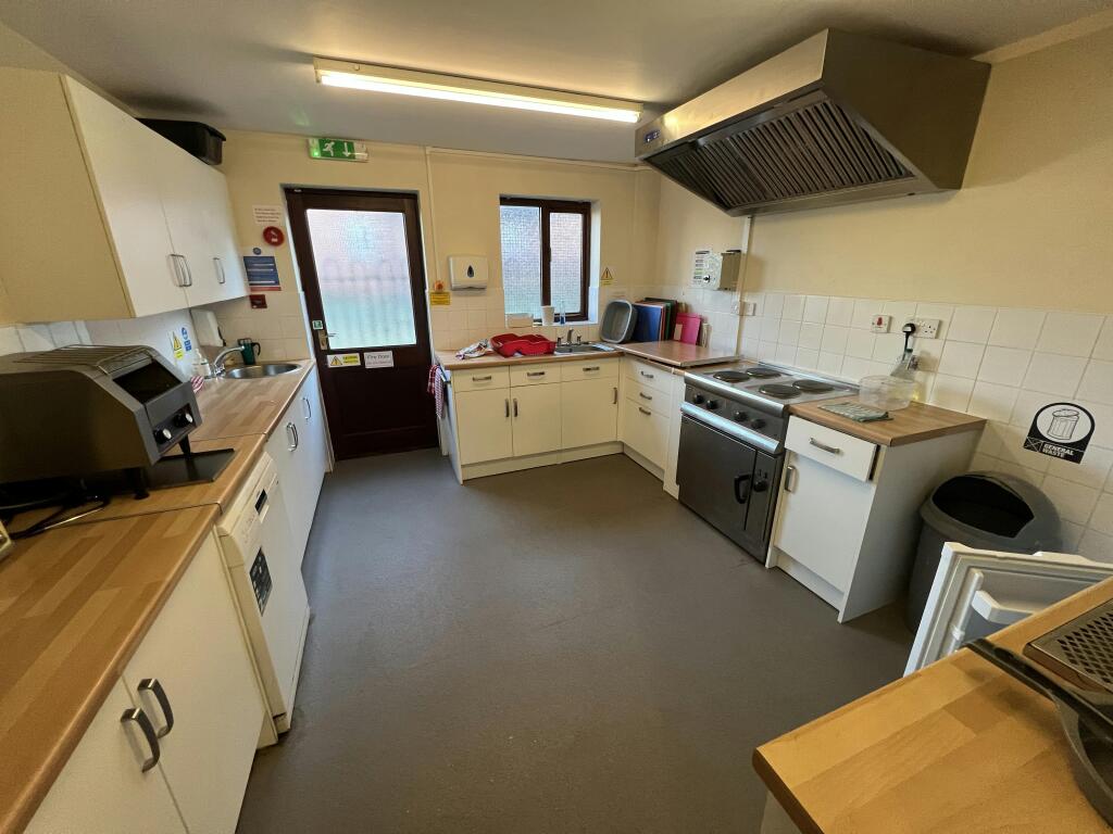 6 Internal photo kitchen.jpg