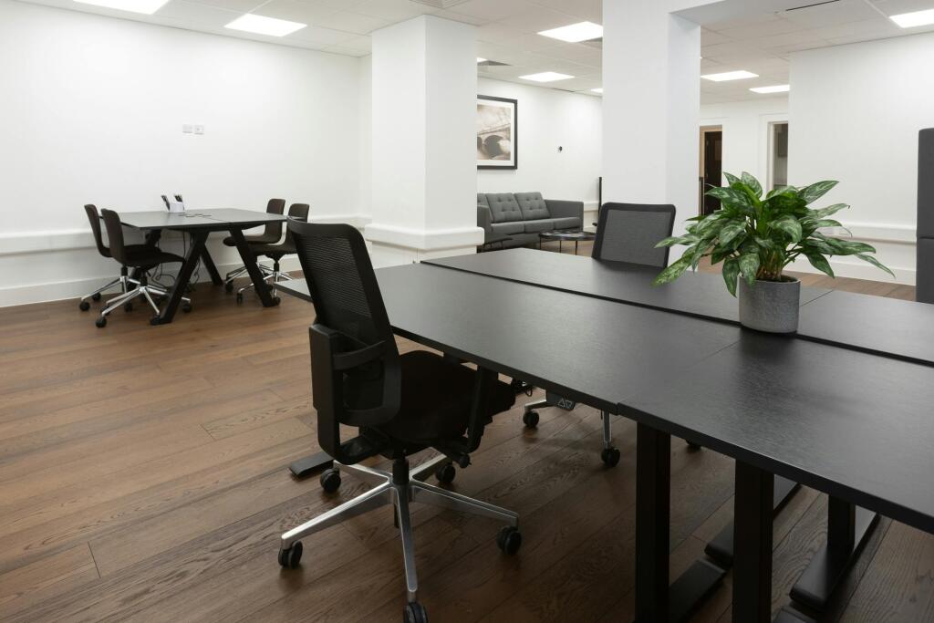 Office 9a Photo 3.jpg