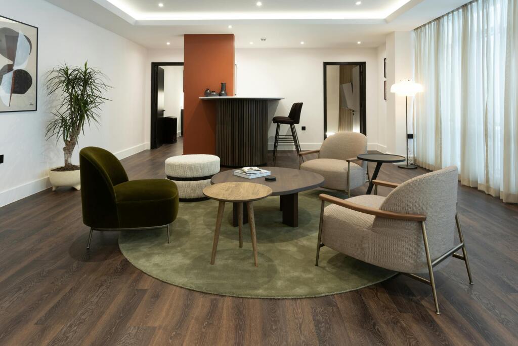 Mayfair lounge 5.jpg