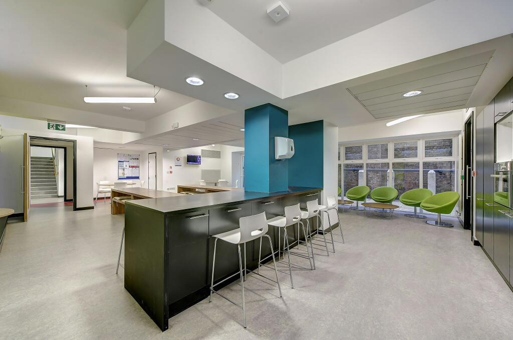 8 storeys gate 375025 kit2.jpg