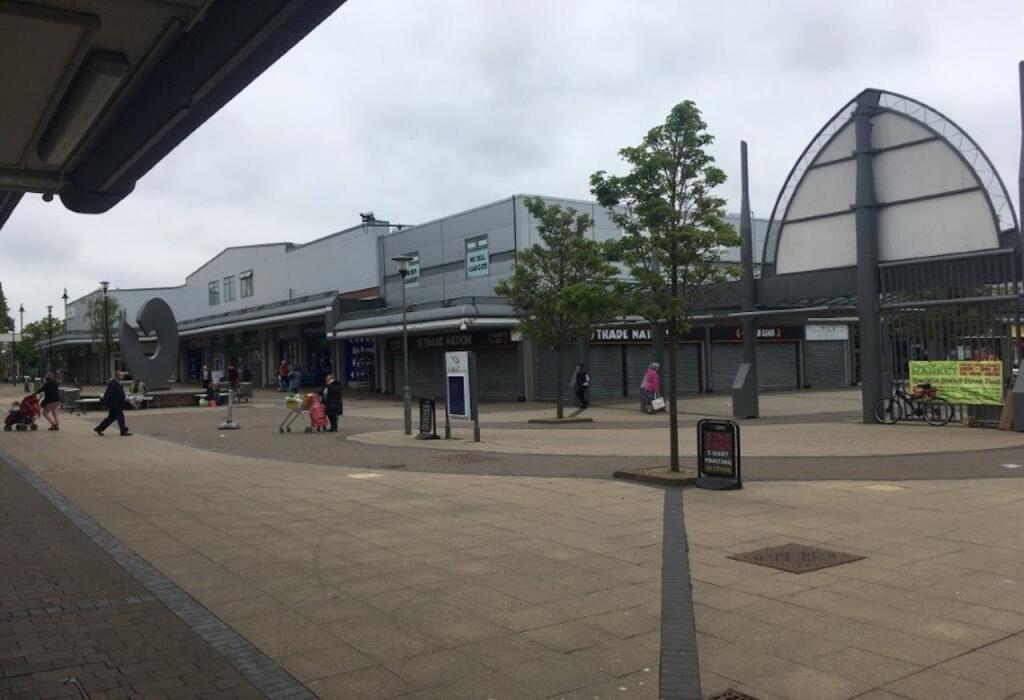 High street retail property to lease in Prominent Retail Unit To Rent