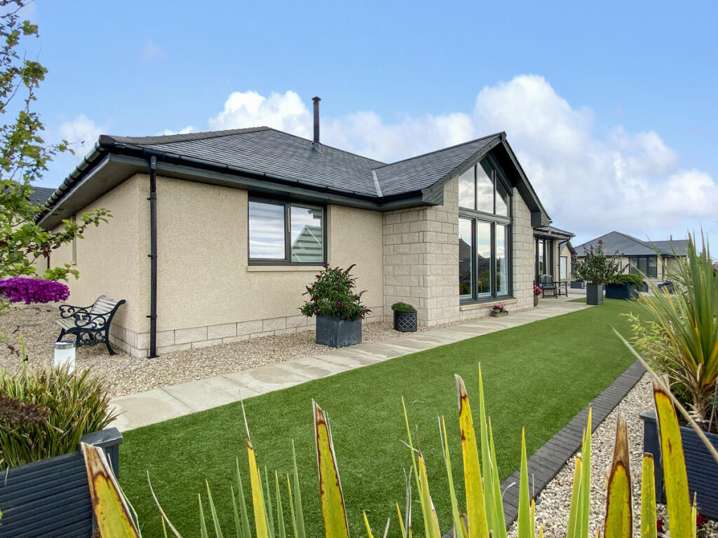 3 Bedroom Detached Bungalow For Sale In Norrie Way Spey Bay Iv32