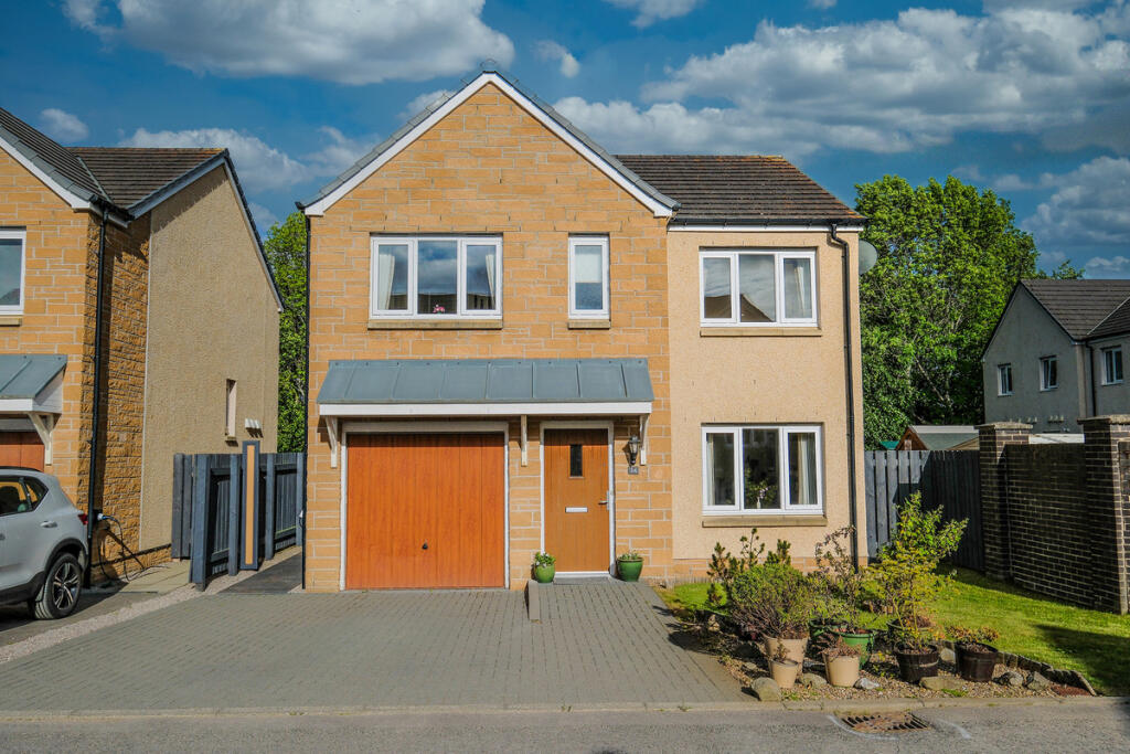 4 bedroom detached house