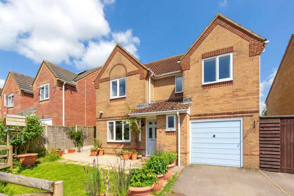 4 bedroom detached house for sale in Cherryfields, Gillingham, SP8