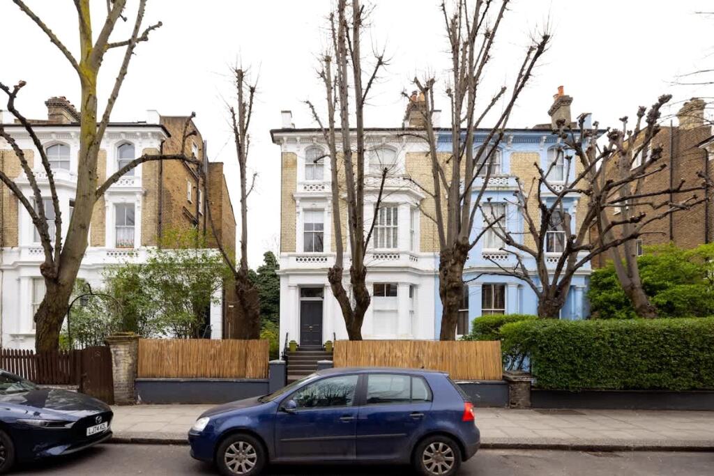 Main image of property: Cambridge Gardens, London, W10
