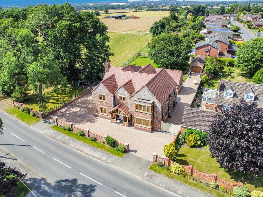 Additional property image - Luxury Home On Weston Lane, Bulkington, CV12 9RX