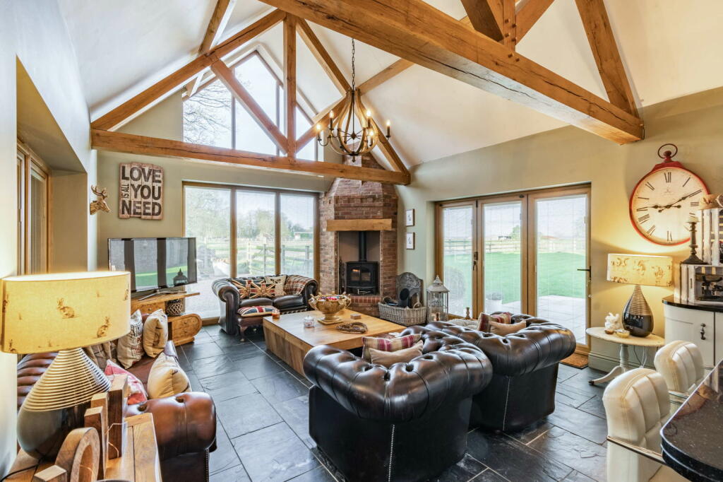 Additional property image - Luxury Home On Weston Lane, Bulkington, CV12 9RX