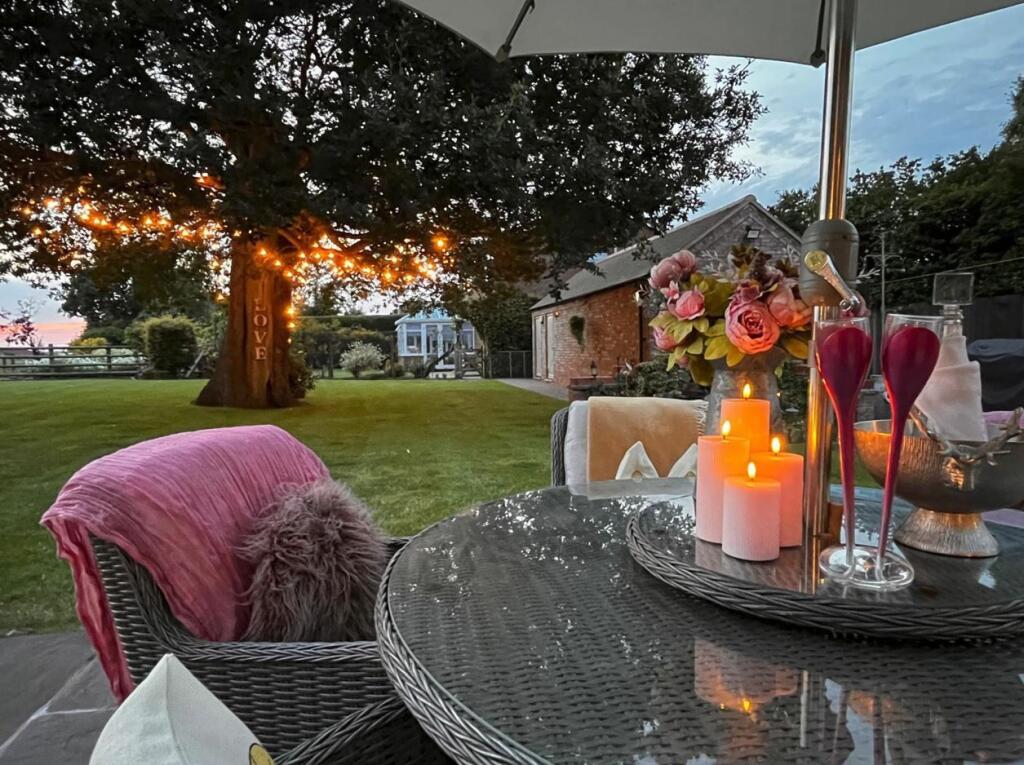 Additional property image - Luxury Home On Weston Lane, Bulkington, CV12 9RX