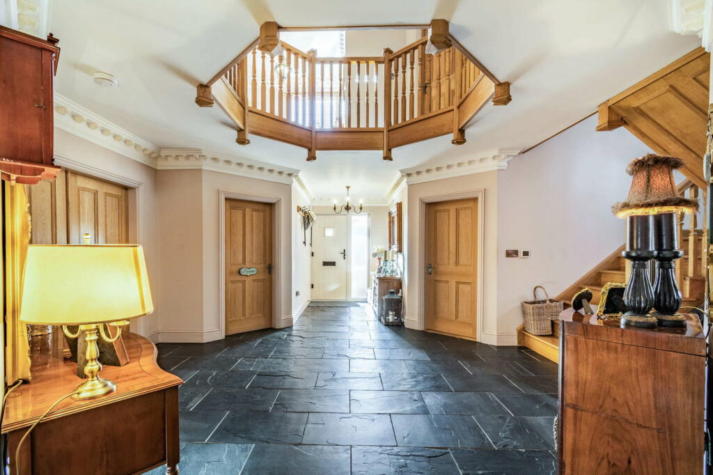 Additional property image - Luxury Home On Weston Lane, Bulkington, CV12 9RX