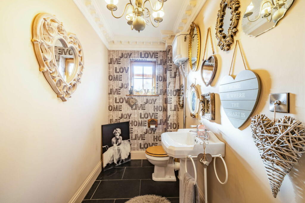 Additional property image - Luxury Home On Weston Lane, Bulkington, CV12 9RX