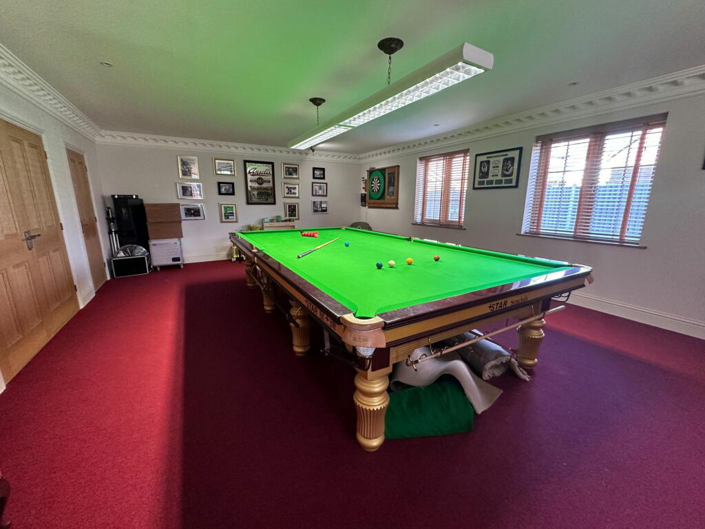 Additional property image - Luxury Home On Weston Lane, Bulkington, CV12 9RX