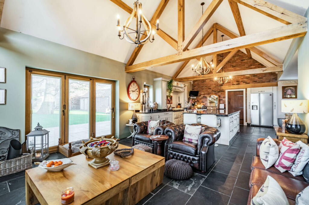 Additional property image - Luxury Home On Weston Lane, Bulkington, CV12 9RX