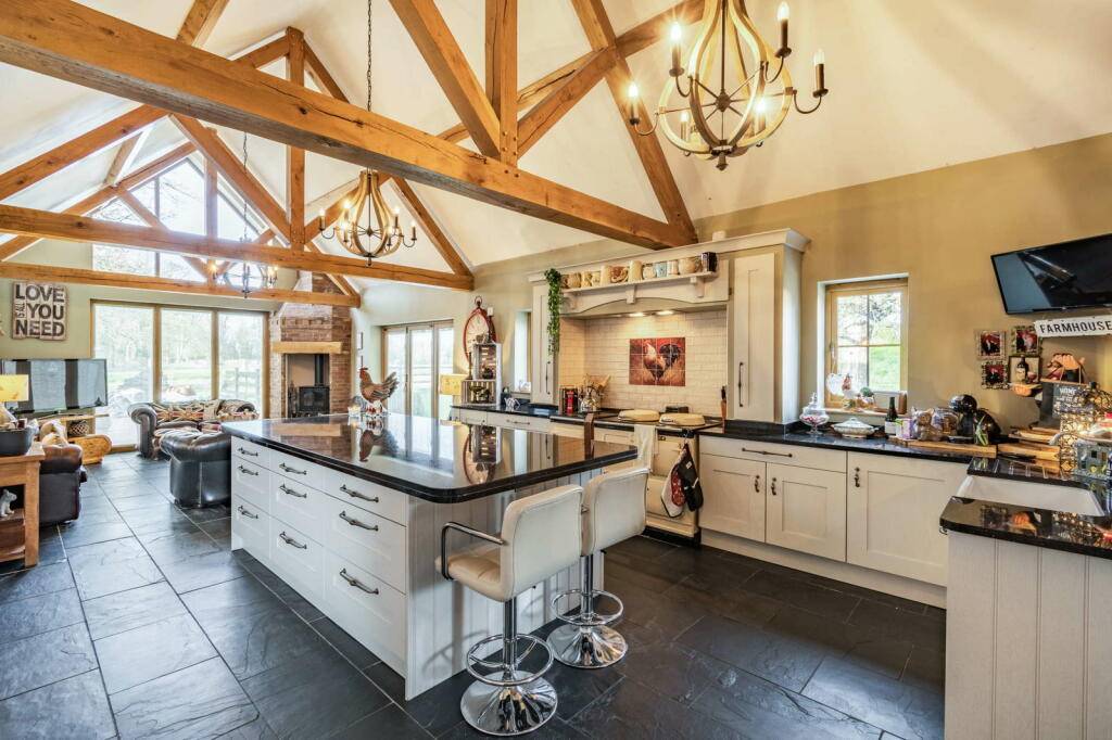 Additional property image - Luxury Home On Weston Lane, Bulkington, CV12 9RX