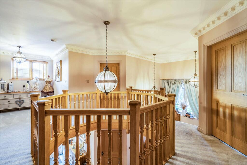 Additional property image - Luxury Home On Weston Lane, Bulkington, CV12 9RX