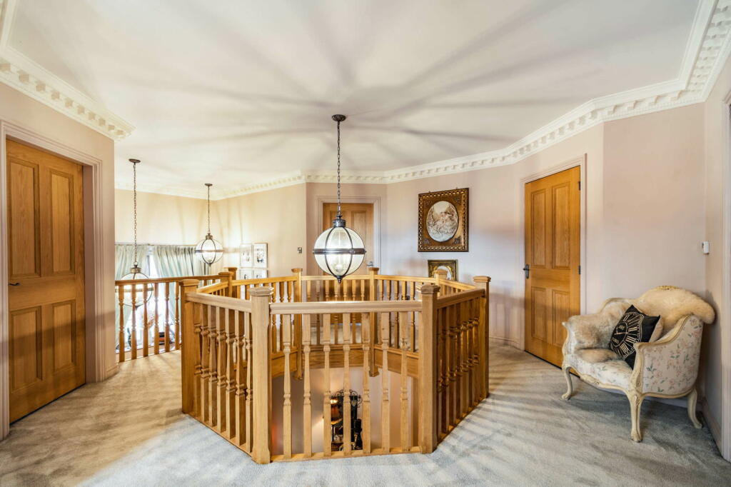 Additional property image - Luxury Home On Weston Lane, Bulkington, CV12 9RX