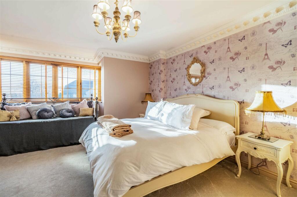 Additional property image - Luxury Home On Weston Lane, Bulkington, CV12 9RX