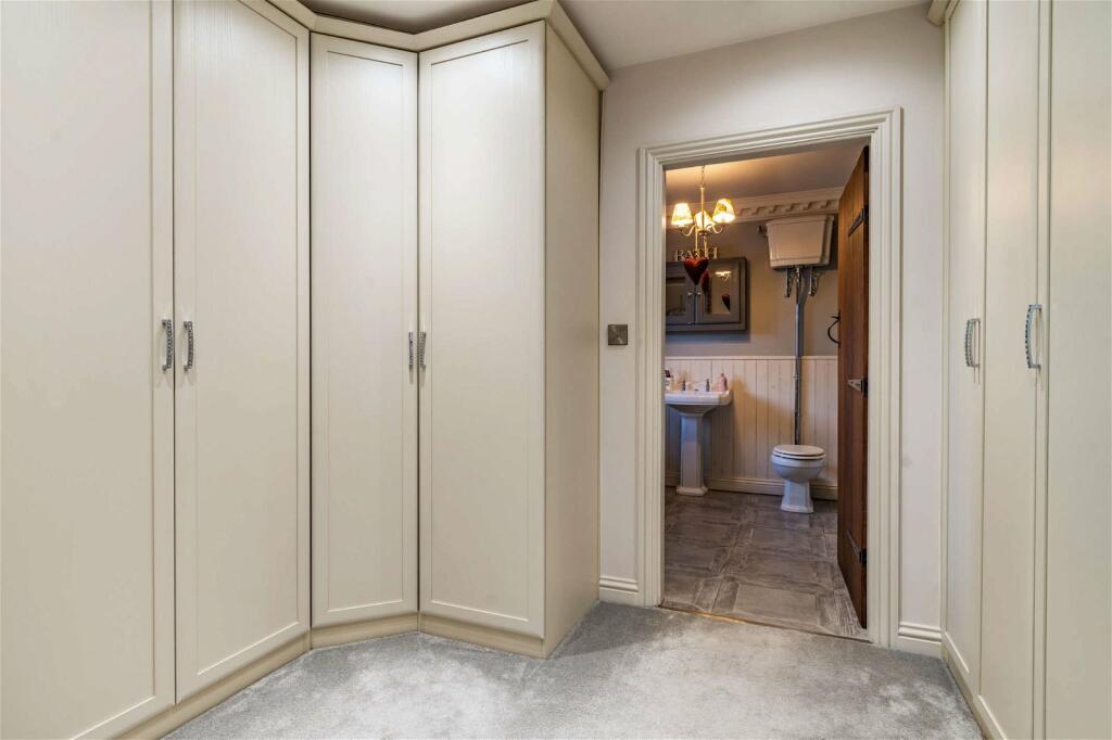 Additional property image - Luxury Home On Weston Lane, Bulkington, CV12 9RX