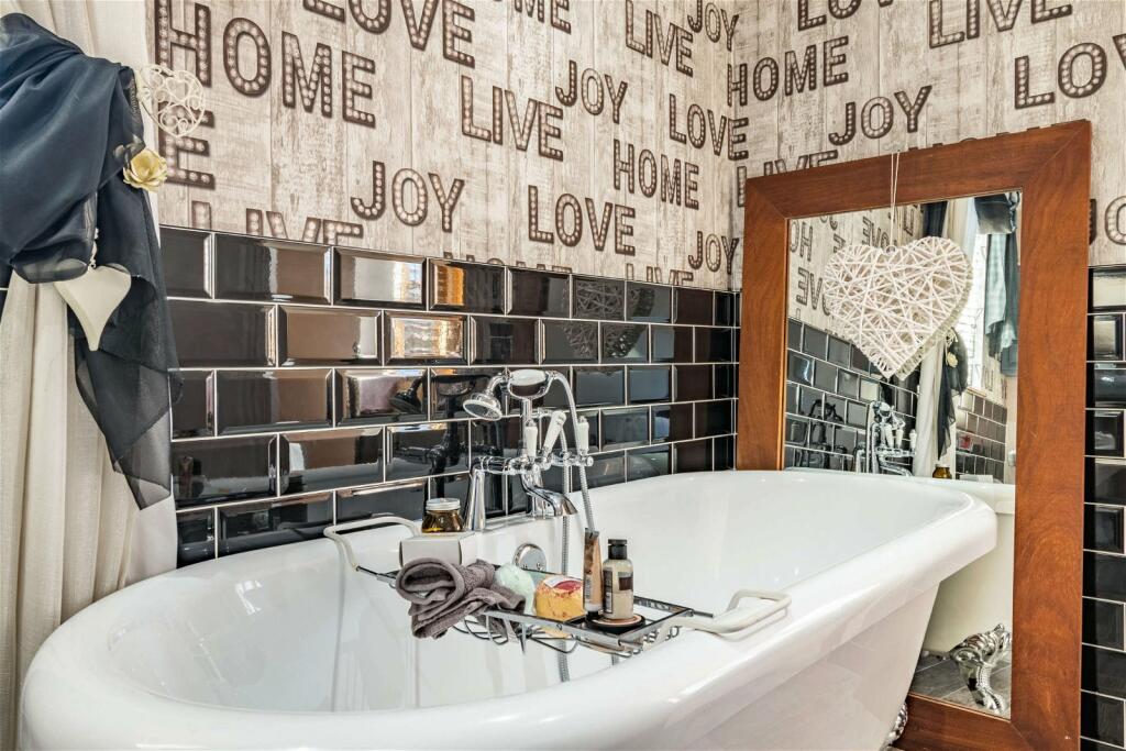 Additional property image - Luxury Home On Weston Lane, Bulkington, CV12 9RX