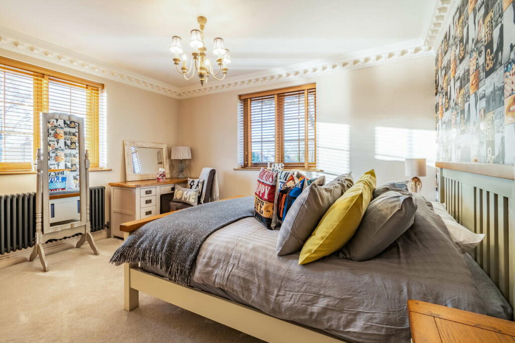 Additional property image - Luxury Home On Weston Lane, Bulkington, CV12 9RX
