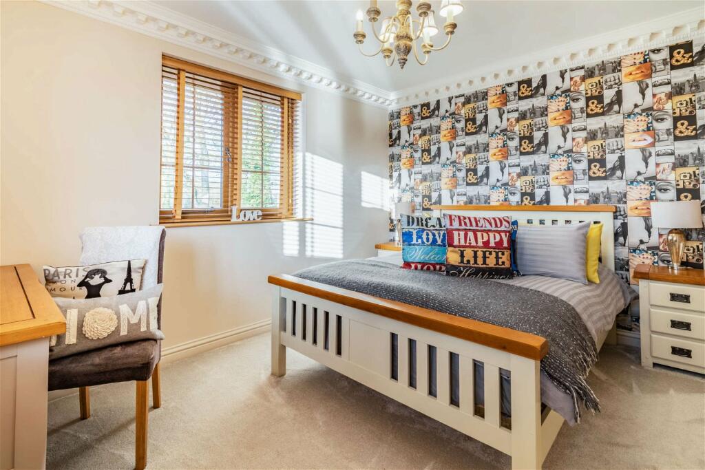 Additional property image - Luxury Home On Weston Lane, Bulkington, CV12 9RX