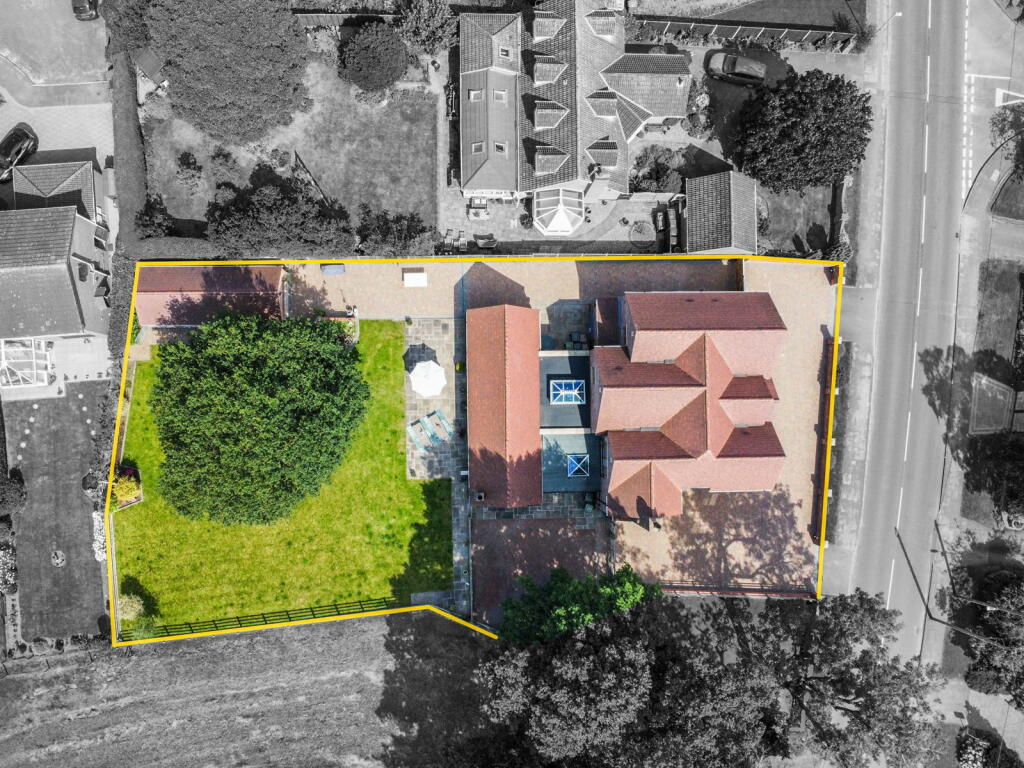 Additional property image - Luxury Home On Weston Lane, Bulkington, CV12 9RX