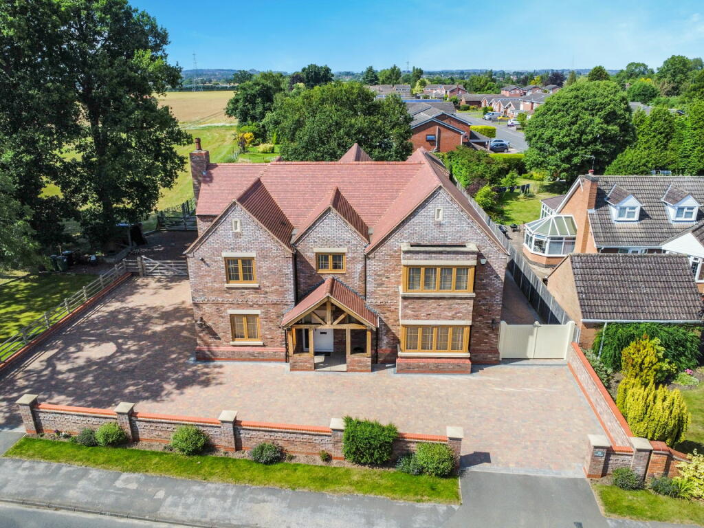 Additional property image - Luxury Home On Weston Lane, Bulkington, CV12 9RX