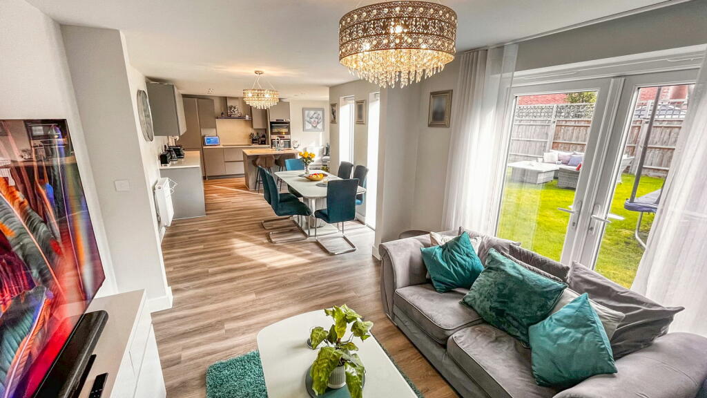 Additional property image - Over 2,000sqft Perfect Family Home! Russett Avenue, Nuneaton, CV11 6YW
