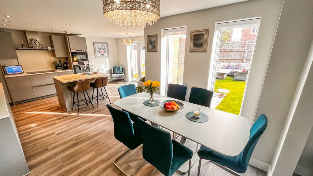 Additional property image - Over 2,000sqft Perfect Family Home! Russett Avenue, Nuneaton, CV11 6YW