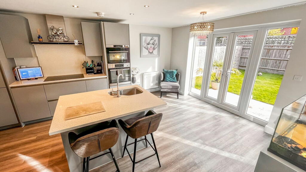 Additional property image - Over 2,000sqft Perfect Family Home! Russett Avenue, Nuneaton, CV11 6YW