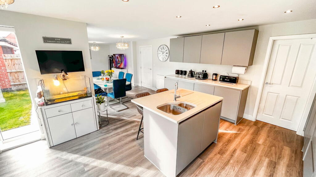 Additional property image - Over 2,000sqft Perfect Family Home! Russett Avenue, Nuneaton, CV11 6YW